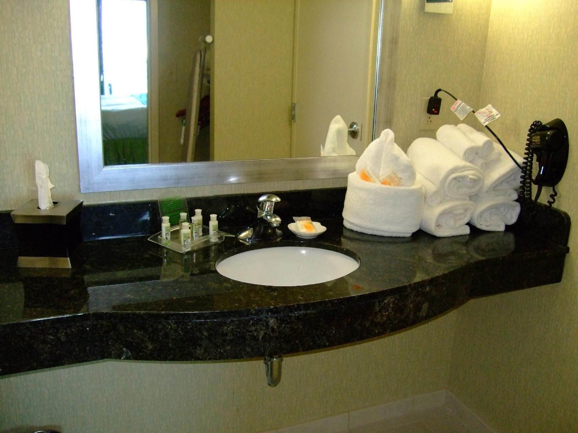 Holiday Inn & Suites Virginia Beach - North Beach By Ihg Eksteriør bilde